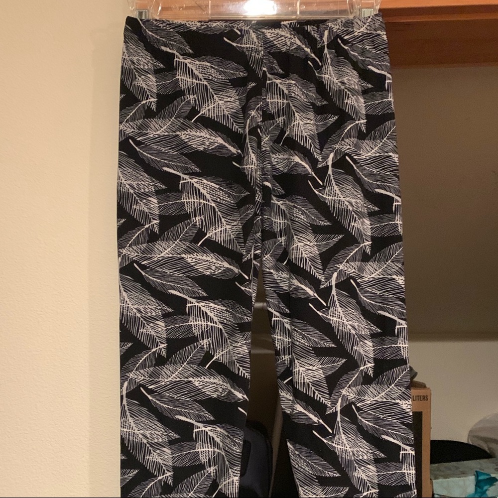 LulaRoe super soft leafy leggings!